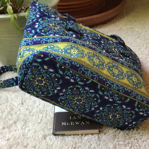 Large Quilted Print Tote - Picture 4 of 8